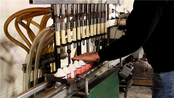 ഉയർന്ന നിലവാരമുള്ള ഓട്ടോമാറ്റിക് ടോയ്‌ലറ്റ് ബ്ലീച്ച് ഫില്ലിംഗ് മെഷീൻ