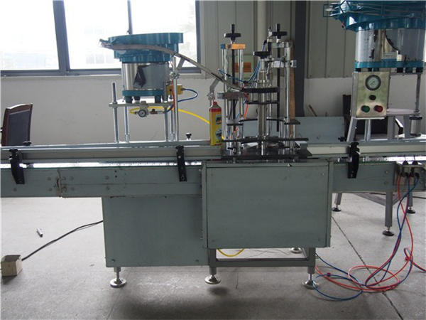 24 ഹെഡ്സ് ബോട്ടിൽ ടോയ്ലറ്റ് വാട്ടർ ഫില്ലിംഗ് മെഷീൻ