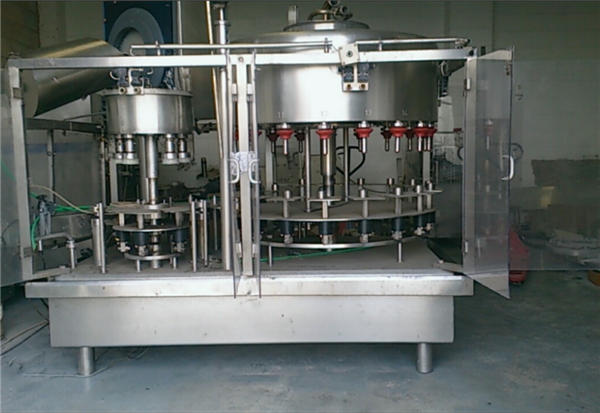 10-ഹെഡ് നെഗറ്റീവ്-പ്രഷർ പെർഫ്യൂം ബോട്ടിൽ ഫില്ലിംഗ് മെഷീൻ